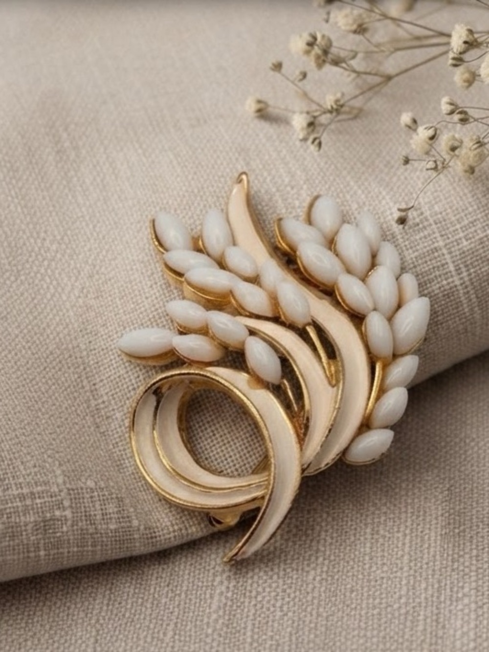 Vintage ART Arthur Pepper White Enamel Brooch